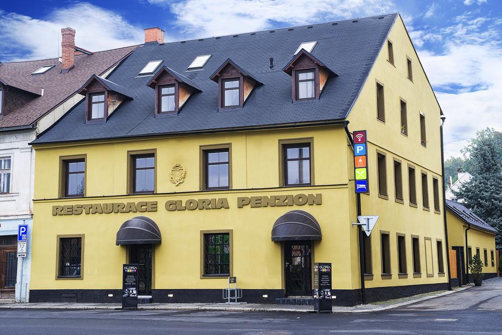 Penzion, Restaurant Gloria Chrastava Exterior foto